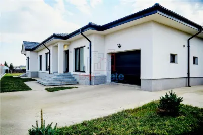 Casa intr-o zona linistita cu garaj si teren-1091 mp - Iasi