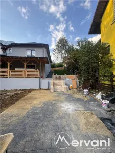 Casa de vanzare cu 2 apartamente in Azuga - foto 8
