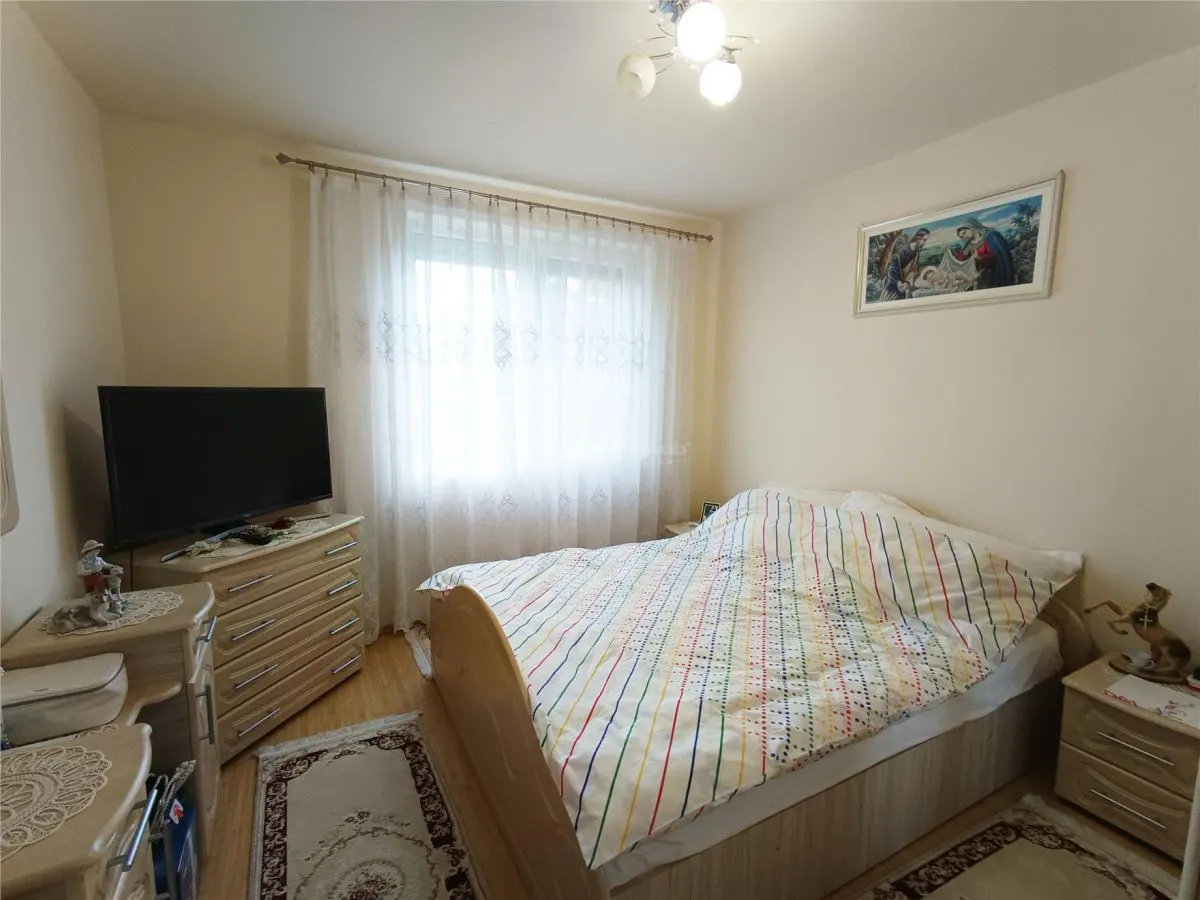 Apartament 2 camere in zona centrala Moldova Noua - foto 8