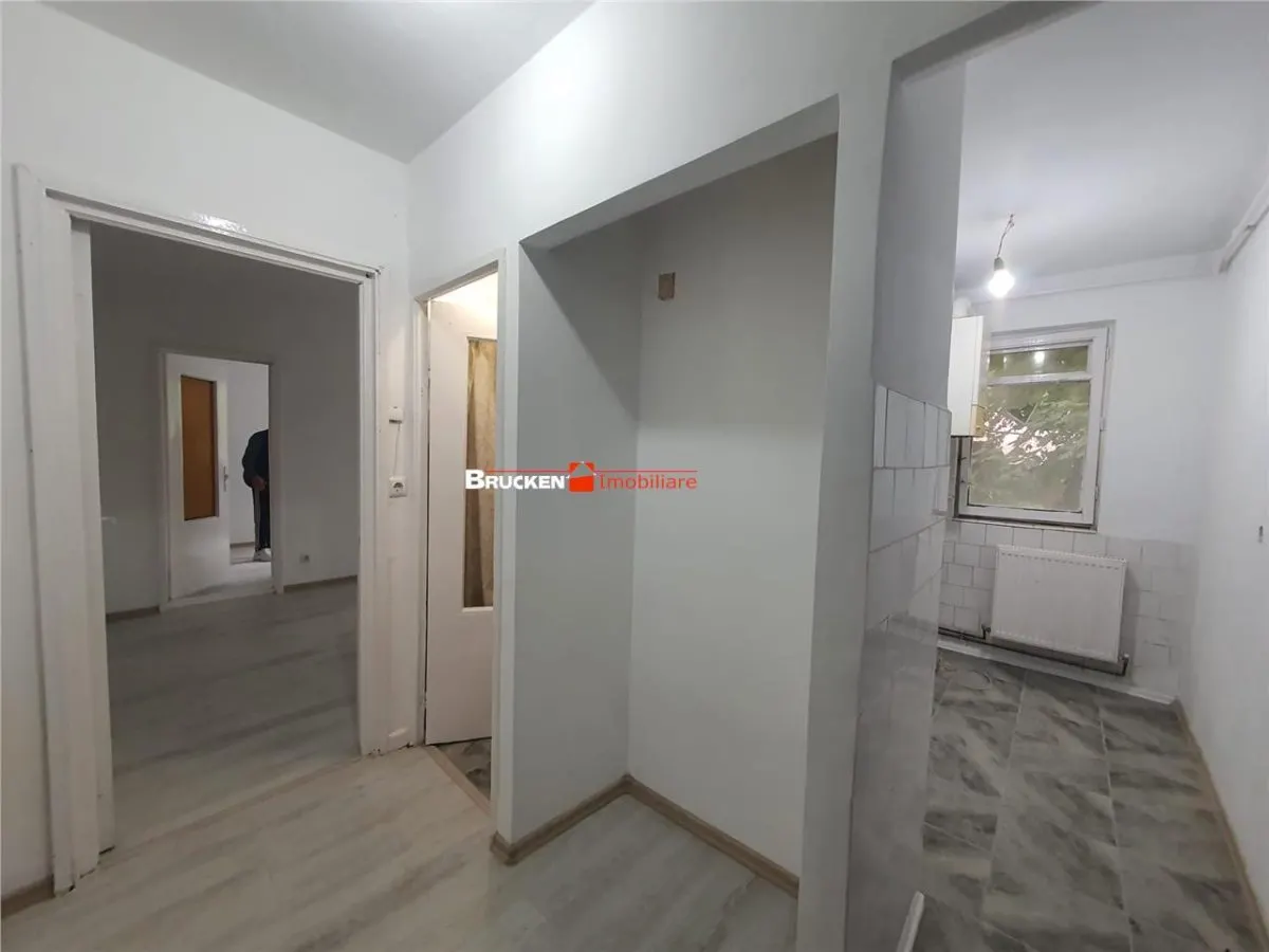 Apartament cu 2 camere de vanzare - foto 5