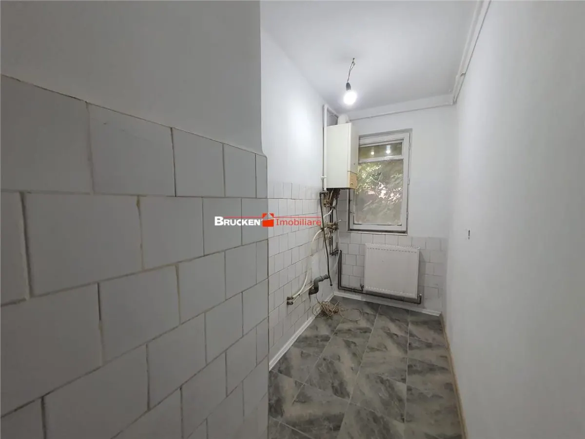 Apartament cu 2 camere de vanzare - foto 6