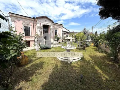 Casa 11 camere D+P,cu o arhitectura deosebita, ultracentral, Ploiesti. - Ploiesti