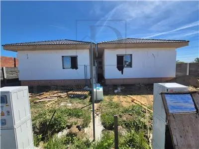Comision 0. Moșnița Nouă, Duplex cu 3 dormitoare și 374 mp teren, La 100 m de strada principală. - Mosnita Noua