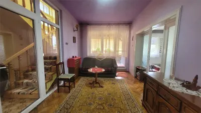 Casa solidă și spațioasă în centrul orașului Livada - foto 9