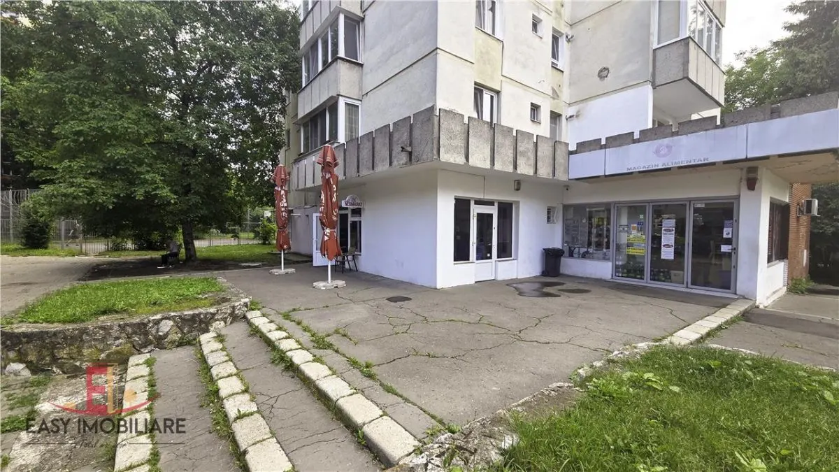 Spatiu comercial 45mp, vitrina, Dambu Pietros, grup sanitar, 2 zone acces. - foto 1
