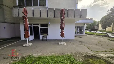 Spatiu comercial 45mp, vitrina, Dambu Pietros, grup sanitar, 2 zone acces. - foto 2