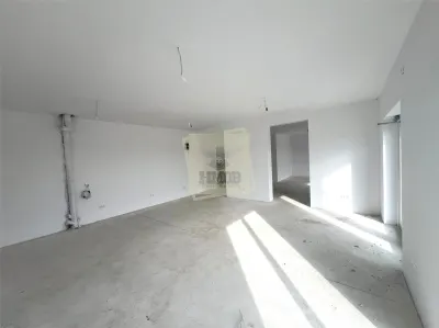 Spatiu comercial 14 euro/mp cu vitrina stradala 12 ml 2 parcari - Sibiu