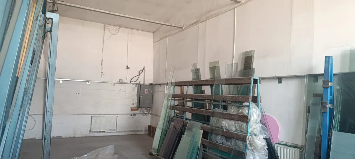 Hala de productie/ depozitare in suprafata de 340 mp in Ploiesti, zona Xenia. - foto 1