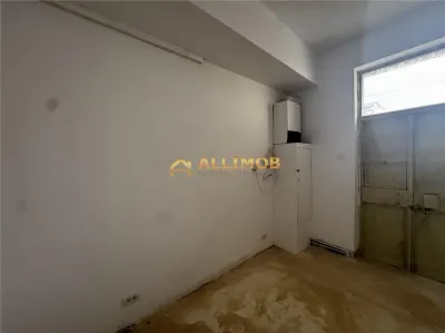 Spatiu comercial de 120 mp in Plopeni, zona cu vad . - foto 15