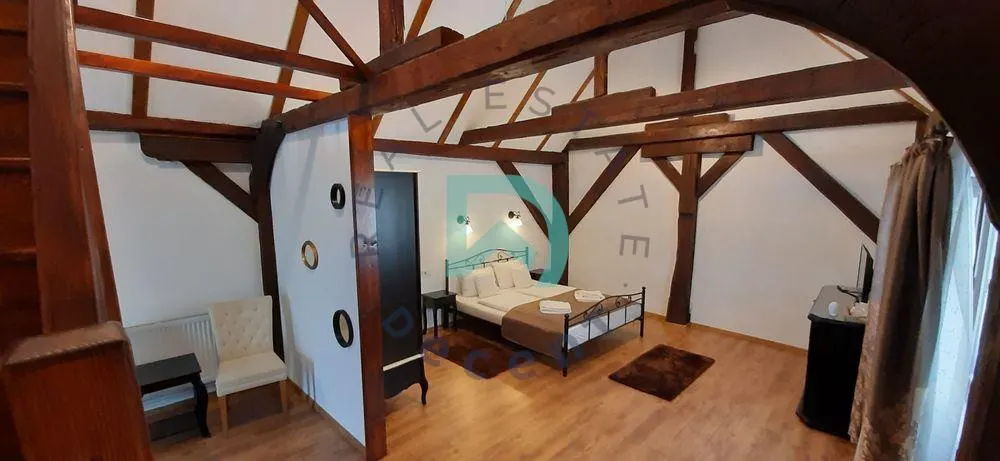 Pensiune la cheie, 10 camere, Central Sibiu - foto 1