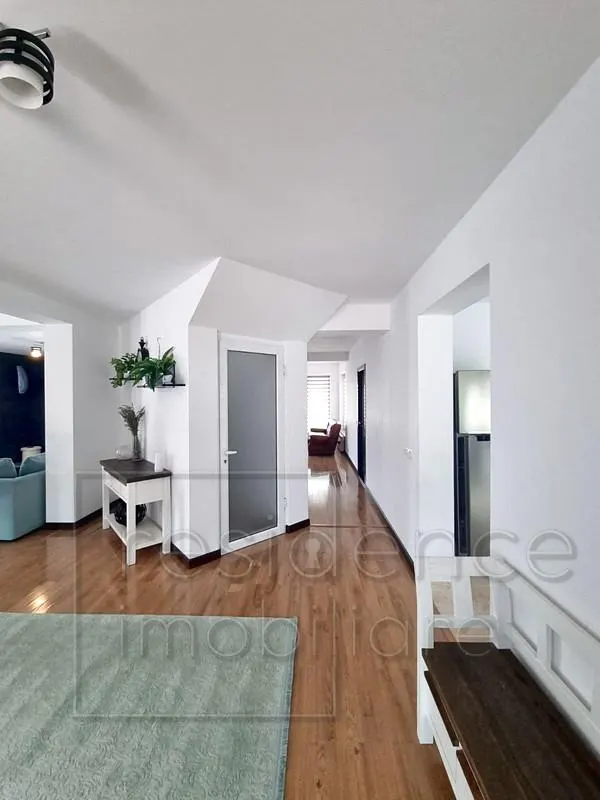 Pet friendly! Casa spatioasa cu 5 camere, Europa+2 Garaje - foto 18