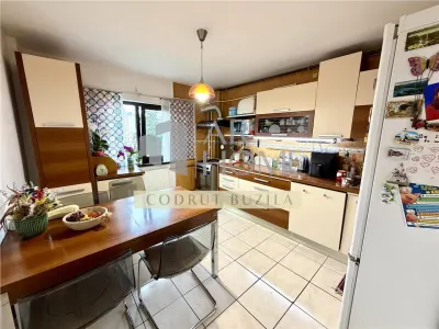 Apartament 3 camere, decomandat, ultracentral, Ploiesti - foto 2
