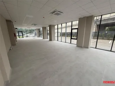 Spațiu comercial modern 155 mp, la cheie, cu două intrări – Bacău - foto 5