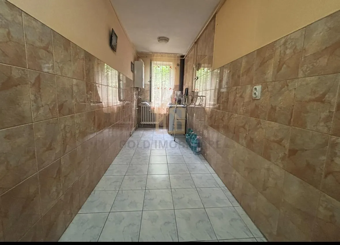 Apartament 3 camere de vanzare - foto 1