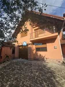 Oportunitate de investitie  2 case  in aceeasi curte Fagaras Zona Centrala - foto 2