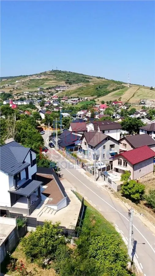 Casa de vanzare cu priveliste frumoasa - foto 1
