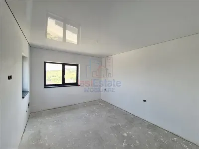 Casa de vanzare cu priveliste frumoasa - foto 11