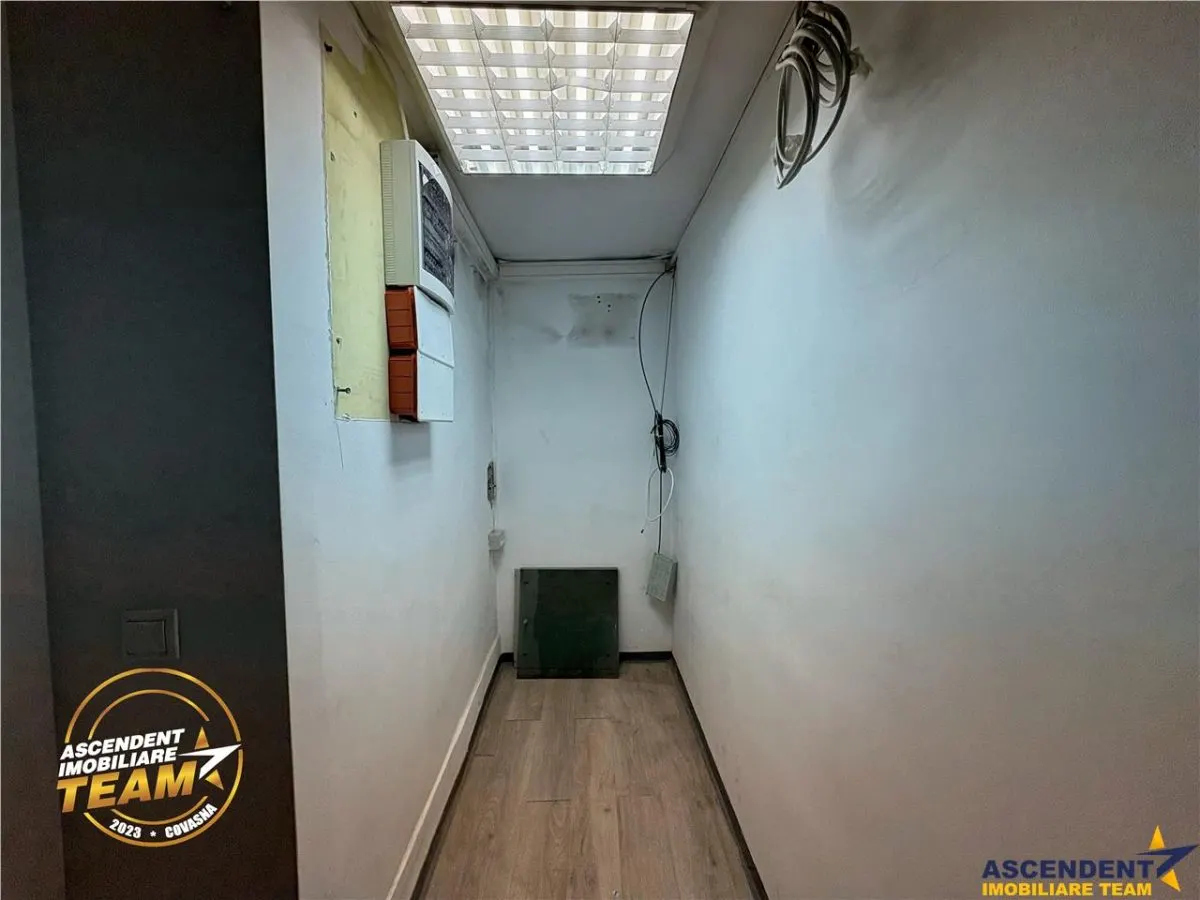 Locatie centrala cu front stradal amplu, ideala pentru birou, sediu firma sau spatiu comercial, Sfantu Gheorghe. - foto 18