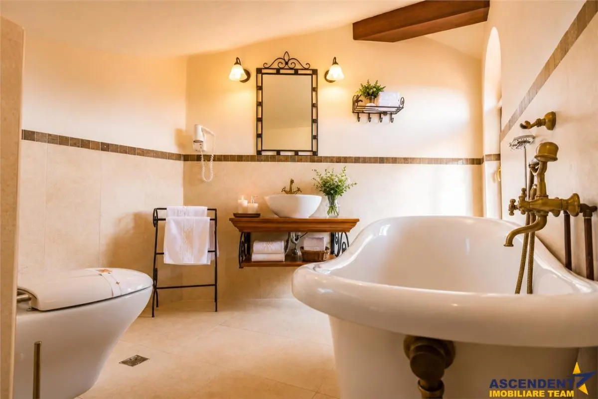 Hotel boutique:restaurant,spa,domeniu de 4.300 mp,5 minute de Castelul Bran,oportunitate premium HoReCa - foto 16