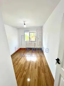 Apartament spatios cu 4 camere in Dacia - foto 3
