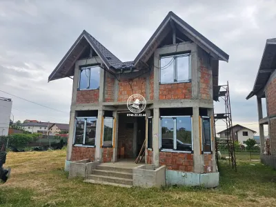 Vila la rosu de vanzare in Breazu - Iasi