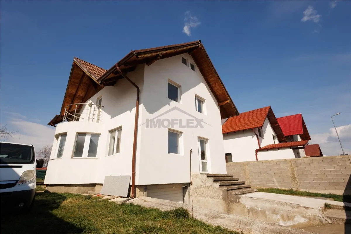 Casa spatioasa cu etaj si curte în Ghimbav - foto 2
