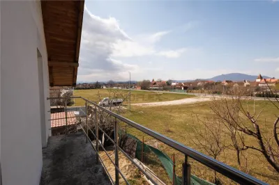 Casa spatioasa cu etaj si curte în Ghimbav - foto 14
