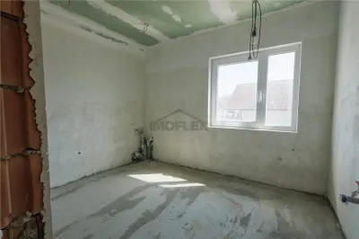 Casa spatioasa cu etaj si curte în Ghimbav - foto 16