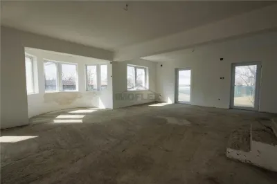 Casa spatioasa cu etaj si curte în Ghimbav - foto 7