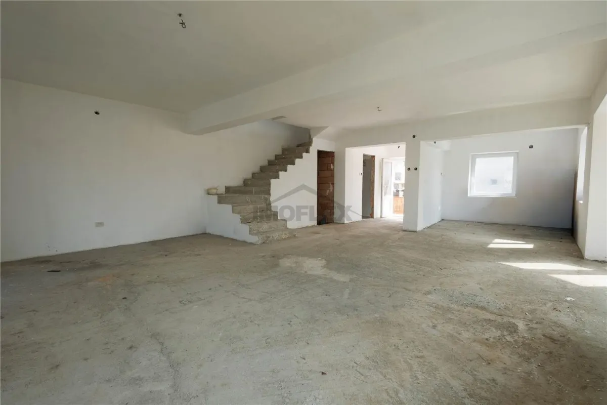 Casa spatioasa cu etaj si curte în Ghimbav - foto 9