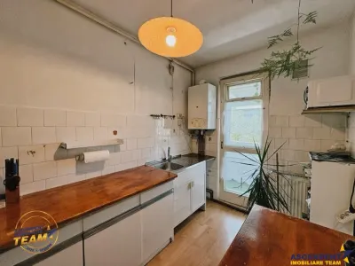 FILM! Apartament 2 camere decomandat, zona apreciabila, cartier Florilor Brasov - foto 2