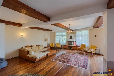 Resedinta versatila, 7 incaperi, camin elegant, terase, lot 800 mp, locuire/ turism. - foto 2