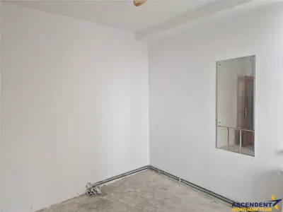 Apartament 3 camere, 90 mp, Centrul Civic Brasov, potential de renovare. - foto 5