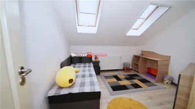 Casa curte comuna | Constructie 2015 | Regim S+P+M | Zona centrala - foto 10