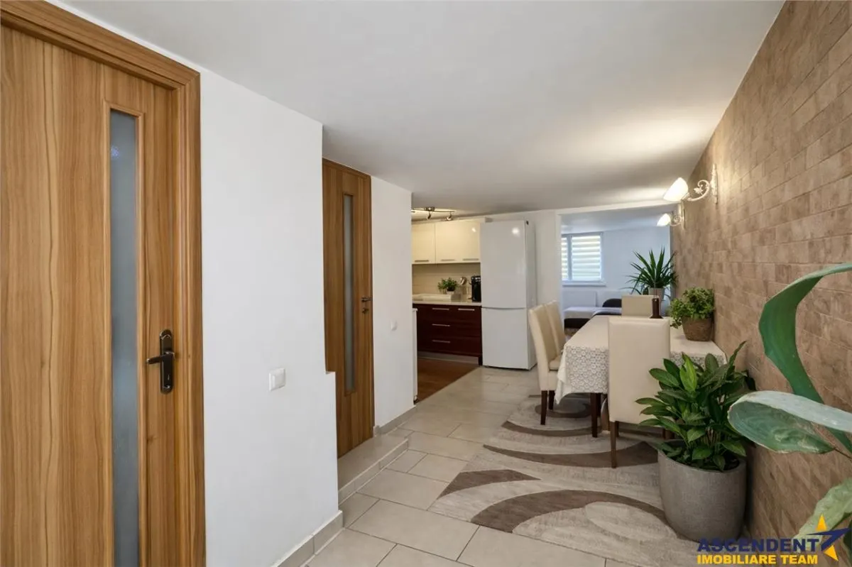 Casa eleganta, curte amenajata, garaj, Brancovenesti, Mures - foto 12
