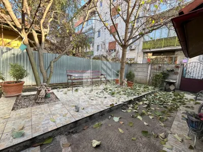 Casa individuala, 4 camere, 2 cai de acces, situata in zona Girocului - Timisoara