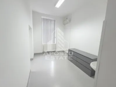 Spatiu SAD medical 68 mp, policlinica, ultracentral, Sanicolaul Mare. - foto 2