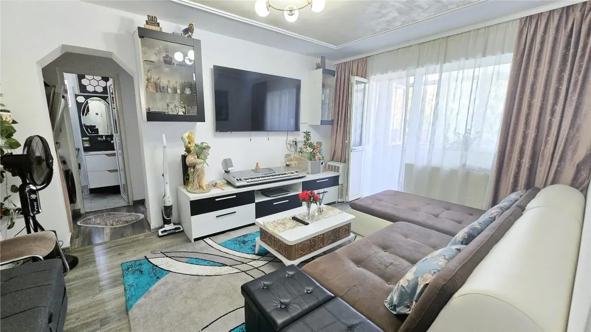 Etaj I | Apartament cu 2 camere si balcon | Botizului - foto 1