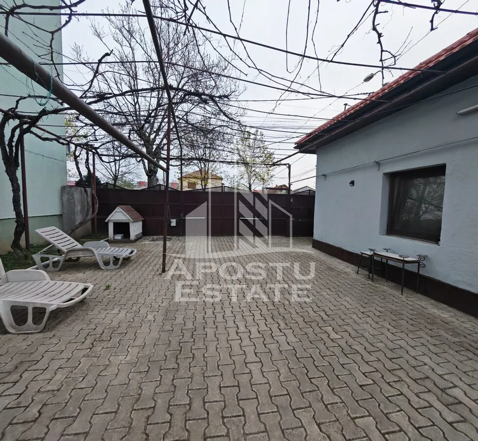Casa individuala de vanzare, cu 4 camere si 2 garaje, zona Lipovei - foto 7