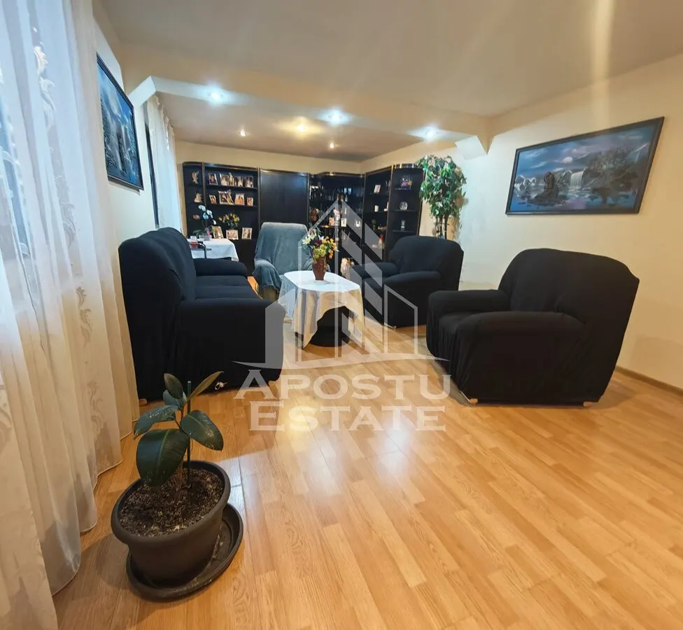Casa individuala de vanzare, cu 4 camere si 2 garaje, zona Lipovei - foto 9
