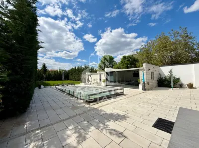 Casa individuala de lux, cu piscina, de vanzare, zona Lunei Timisoara - foto 2