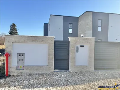 Vila impozanta, aspect deosebit, configuratie tip duplex, view, Brasov - foto 14