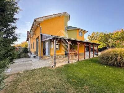 Casa pt. 2 familii, cu 9 camere, teren 832mp, Zona Girocului Timisoara - Timisoara