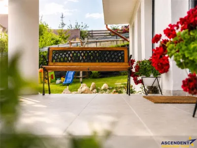 Pensiune cu personalitate,Bran,10 unitati, 24 locuri,1.400 mp teren,panorama Bucegi, aproape de Castel si Partia Zanoaga - foto 9