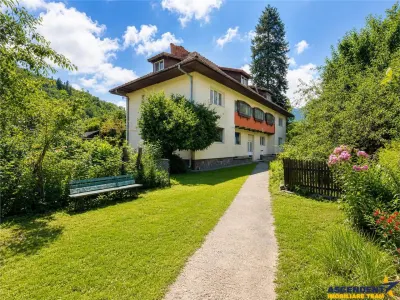 Refugiu montan cu farmec, 2 camere, garaj, boxa, rezidential/ vacanta/investitie, Busteni. - Brasov