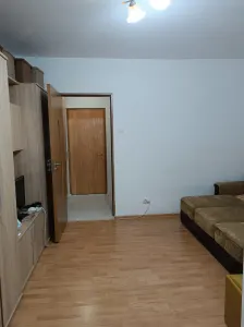 Garsoniera bd Poitiers, 28 mp, bloc cadre la bd, etaj intermediar, - Iasi
