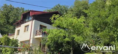 Casa cu 4 camere de vanzare in Campina - Campina