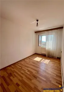 Apartament cu trei camere de renovat in Feldioara, Brasov - foto 2