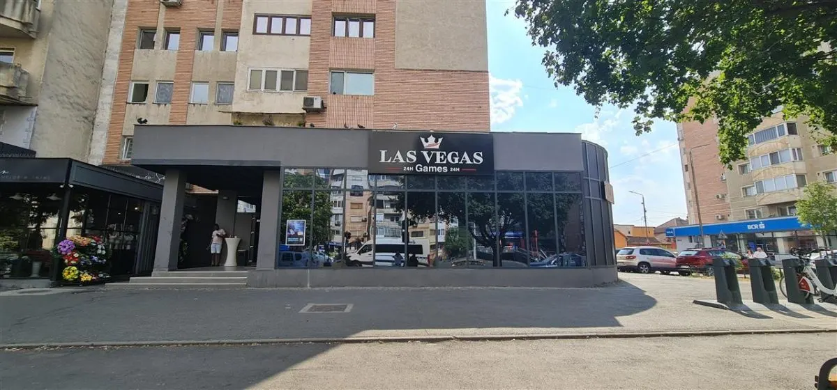 Spatiu in intersectie pe colt, Calea Aurel Vlaicu -Fortuna - foto 1