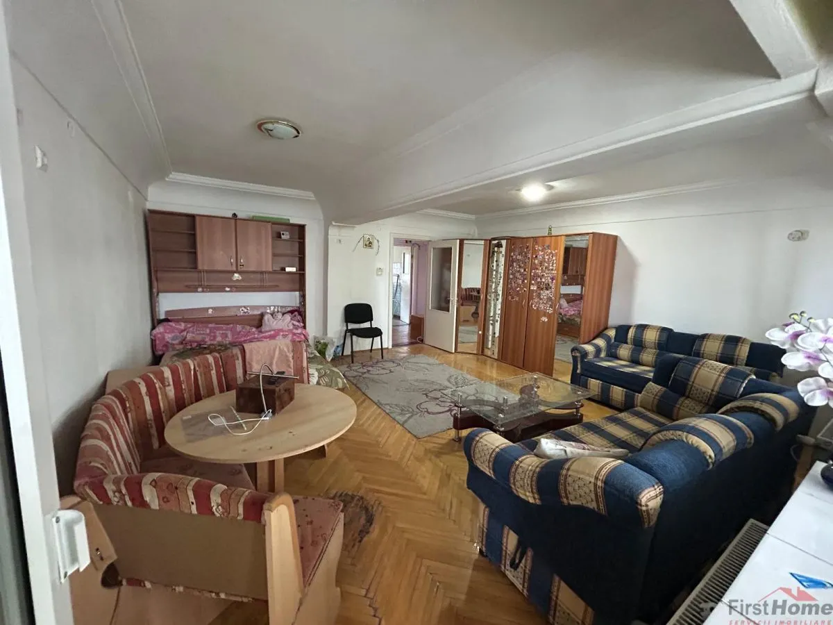 Apartament cu 4 camere de vanzare, zona Teatru - foto 1